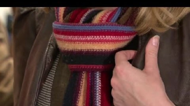 'How to Tie a Winter Scarf Fashionably : Winter Fashion Tips'