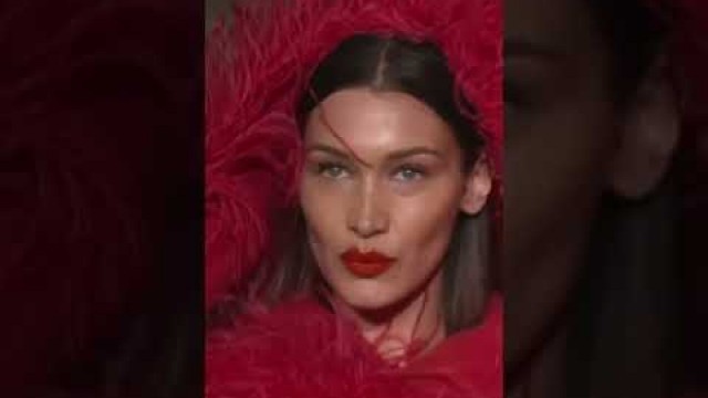 '#oscardelarenta fw 2020 #Bella hadid #fashion #fashionshow #gigi #2020 #red'