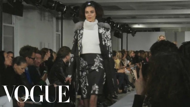 'Oscar de la Renta Ready to Wear 2012 Vogue Fashion Week Runway Show'