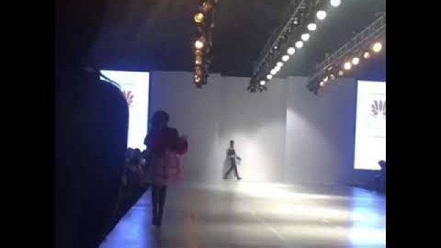 'Waje Performs for Wanger Ayu showing at Lagos Fashion Week 2016'