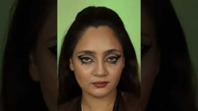 'Viral Makeup Looks | Reels India | 90s Makeup & Fashion Trend | Makeup Artist Instagram #shorts'