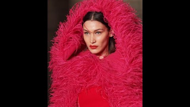 'Bella Hadid walks for Oscar de la Renta'