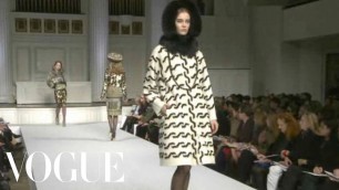 'Oscar De La Renta Ready to Wear Spring 2011 Vogue Fashion Week Runway Show'