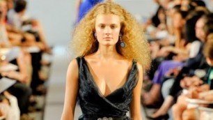 'OSCAR DE LA RENTA Spring Summer 2012 New York - Fashion Channel'