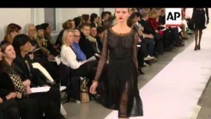 'Oscar de la Renta reminds fashion week audience of his many muses'