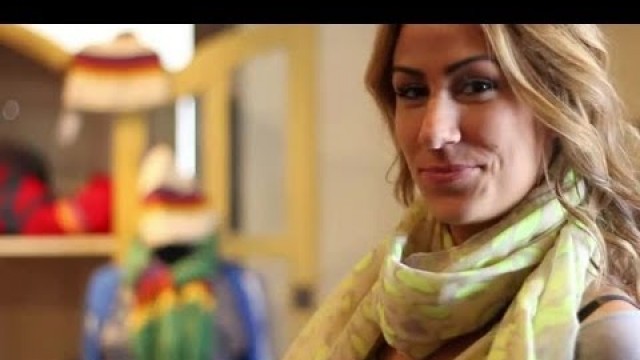 'How to Tie a Long, Rectangular Scarf : Fashion Tips & Tricks'