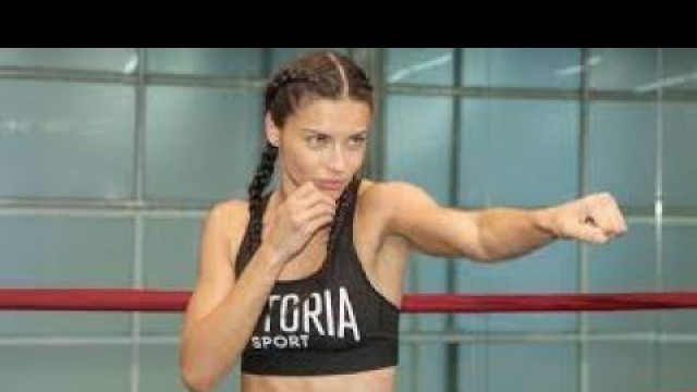 'Adriana Lima Boxing - Victoria\'s Secret Fashion Show 2013 - Behind the Scenes'