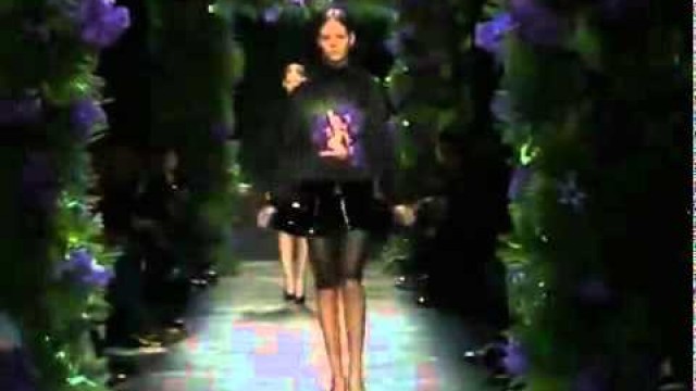 'Givenchy ~ Fall Winter 2011 / 2012 Full Fashion Show'