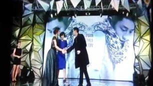 'Yoo Ah In Received Awards @ 2011 Style Icon Awards 03 Nov 11'