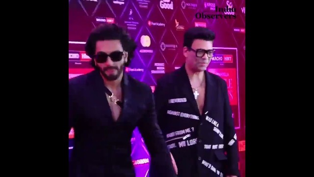 'Ranveer Singh Meets Karan Johar At Style Icon Awards 2022'