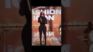 '#KIM KARDASHIAN WON AND ACCEPTED FASHION ICON AWARD, AT #PEOPLE\'S CHOICE AWARD. SHE THANKED #KAYNE'