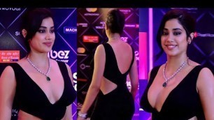 'Janhvi Kapoor Hottest Cleavage Show at Red Carpet Of Style Icon Awards 2022 |'