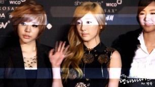 '111103 [Taeyeon Fancam] 2011 Style Icon Awards - Red Carpet (깐죽@tangpa)'