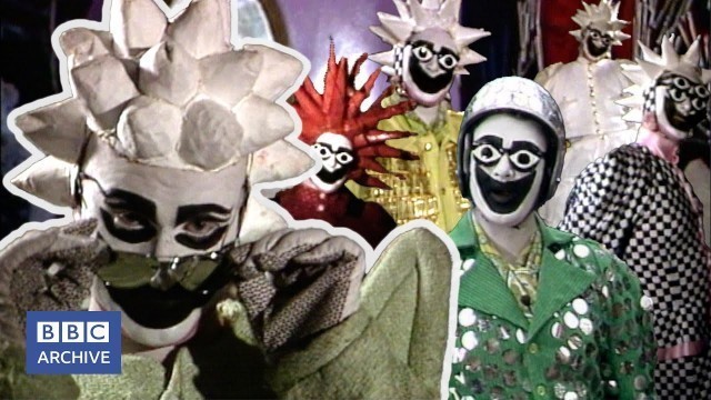 '1986: LEIGH BOWERY\'s outrageous fashion | The Clothes Show | Vintage fashion clips | BBC Archive'