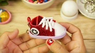 'งานประดิษฐ์พวงกุญแจรองเท้า | how to make fashion jewelry with glitter foam/keepsake cute shoes foam'