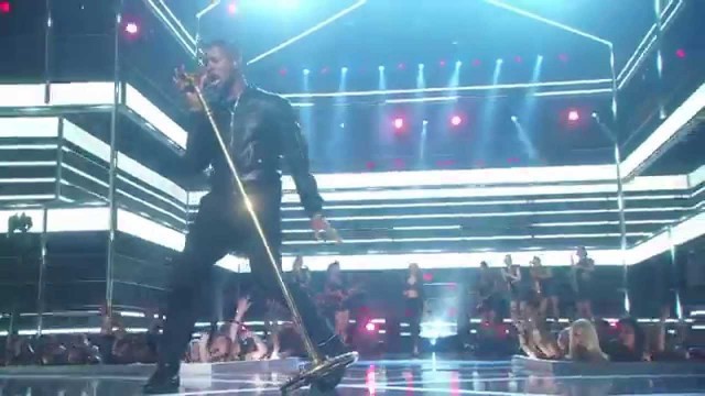 'Usher - She Came To Give It To You (Live @ Fashion Rocks 2014)'