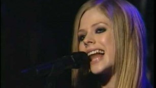 'Avril Lavigne - Nobody\'s Home (Live at fashion rocks)'