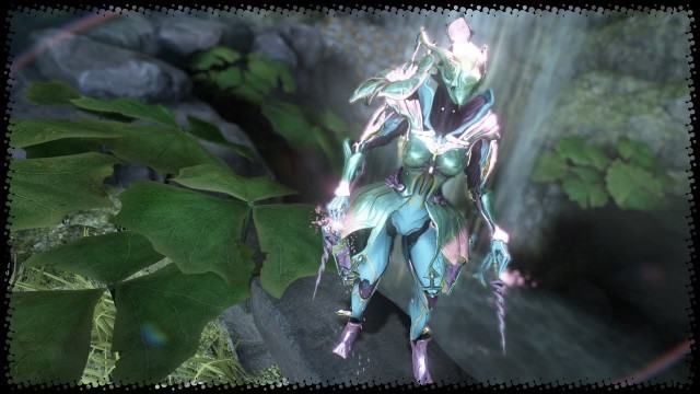 'Warframe: Saryn Deluxe Fashion Frame'