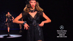 'Karlie Kloss Runway - Compilation 12'