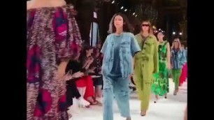 'STELLA MCCARTNEY SS018 - PARIS FASHION WEEK FASHION'