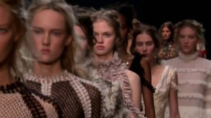 'Alexander McQueen Spring/Summer ladies fashion 2016, a review'