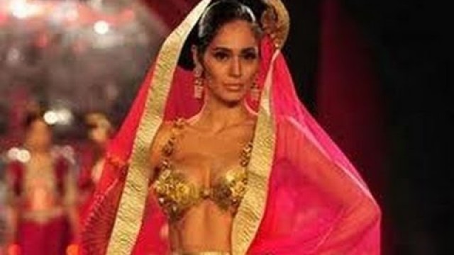 'Bollywood Actors Catwalks At Fashion Shows - TV5'