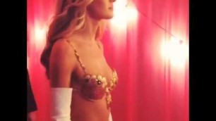 'Candice Swanepoel Victoria\'s Secret Fashion Show 2013'