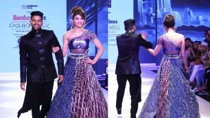 'Guru Randhawa और Urvashi Rautela का RAMP WALK | Bombay Times Fashion Week 2018'
