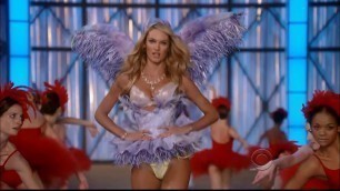 'Candice Swanepoel Opening the Show Victoria\'s Secret Fashion Show 2011'