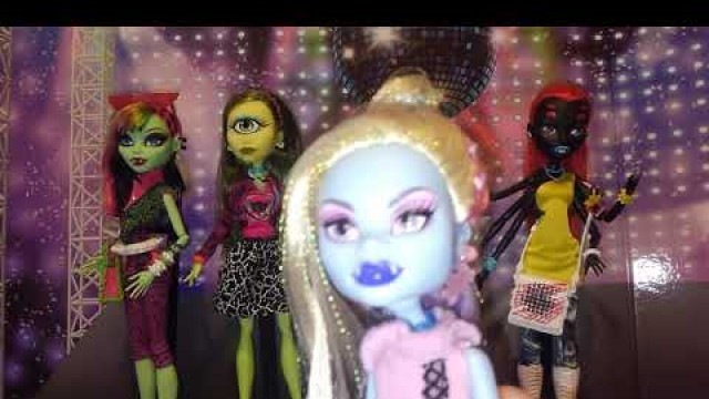 'Monster high collection series : I heart fashion toys r us line'