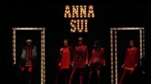 'Karlie Kloss and Hilary Rhoda Open Anna Sui Fall 2013 With a Dance | New York Fashion Week'