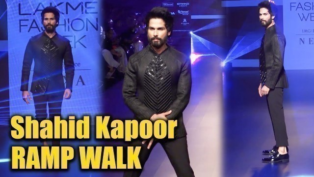 'HANDSOME Shahid Kapoor RAMP WALK At Lakme Fashion Week | Bollywood Updates'