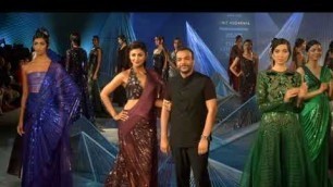 'Bollywood divas glitter at New Delhi fashion show'