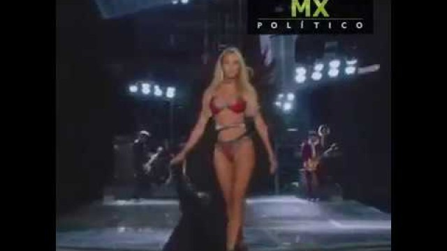 'Así abrió Candice Swanepoel el Victoria\'s Secret Fashion Show 2017'