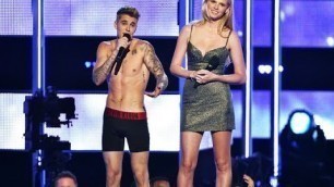 'Justin Bieber Strips to Boxers at Fashion Rocks on being Booed'
