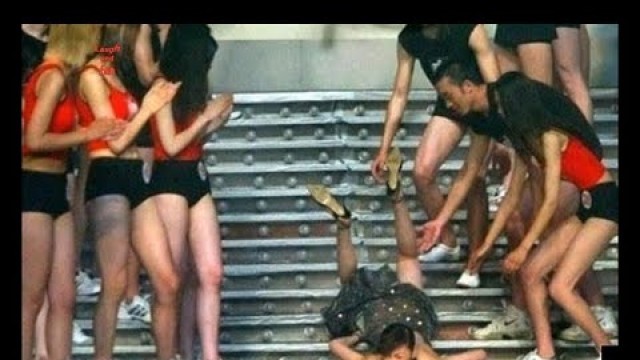 'Very Funny Models Catwalk Fail Compilation'