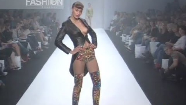 'SCOTT HENSHALL Full Show Spring Summer 2003 London by Fashion Channel'