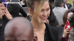 'VIDEO Karlie KLOSS attends Paris Fashion Week 24 september 2019 show Dior'