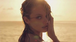 'Candice Swanepoel: Victoria\'s Secret Fashion Promo (VS Swim 2012)'