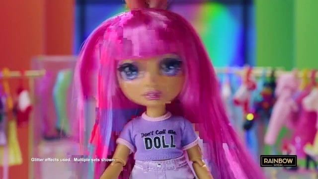 'Rainbow High Avery Styles Doll and Fashion Studio - Smyths Toys'