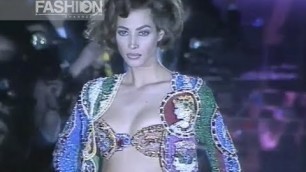 'GIANNI VERSACE Fall 1991/1992 Milan - Fashion Channel'