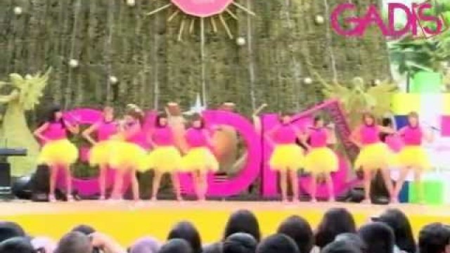 'Cherrybelle-Love is You (Live at GADIS School Fashion Rocks 2012)'