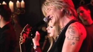 'Avril Lavigne + Johnny Rzeznick - Iris - Live @ Fashion Rocks [26.09.2004] [HQ]'