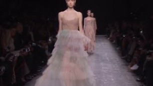 'VALENTINO WOMEN\'S FASHION SHOW COLLECTION | SPRING SUMMER 2016 2017 FULL SHOW'