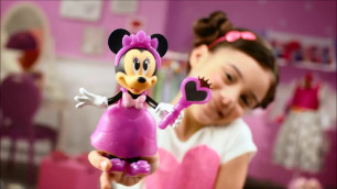 'Smyths Toys - Minnie Mouse Fashion Doll'