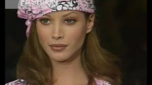 'CHANEL Paris Spring Summer 1993 - Fashion Channel'