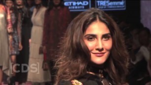 'Bollywood Actress BEST Ramp Walk In Fashion Show 2017 !!'