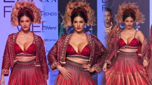 'Bollywood Actress At Lakame Fashion Week | Must Watch'