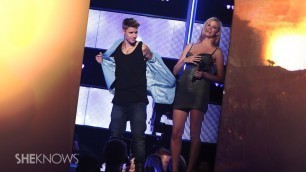 'Justin Bieber Strips on Stage at ‘Fashion Rocks’ Event - The Buzz'