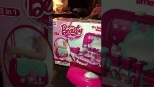 'Kayla new travel vanity toys, Beauty Fashion Girl little bag. Pretend make-up toys review'